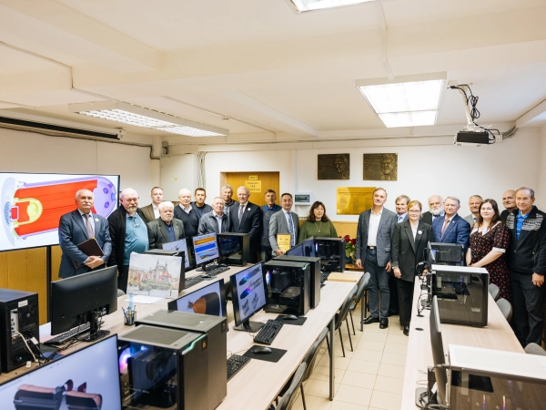 В Бауманке состоялось открытие компьютерного класса